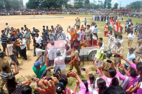Tripura greets ace gymnast Dipa Karmakar Tripura greets ace gymnast Dipa Karmakar